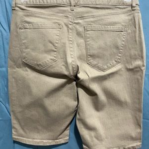 Gloria Vanderbilt slimming shorts